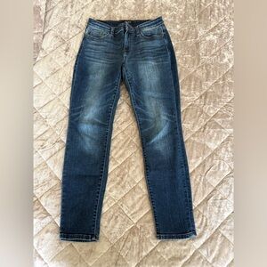 Judy Blue Dark Wash MIDRISE  Slimfit Jeans. JB82428DK.    9/29